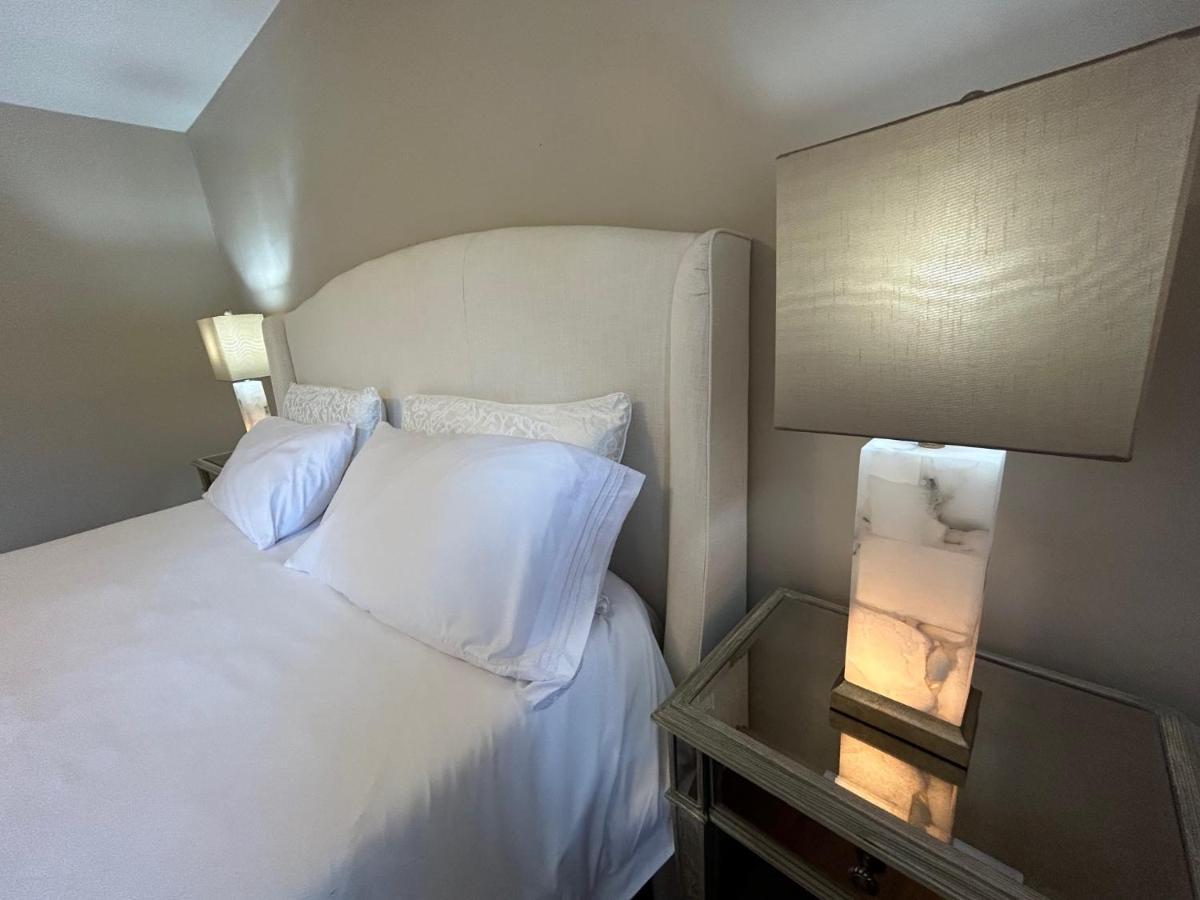North Nanaimo Gem - Garden-View Room With Private Ensuite Exterior photo