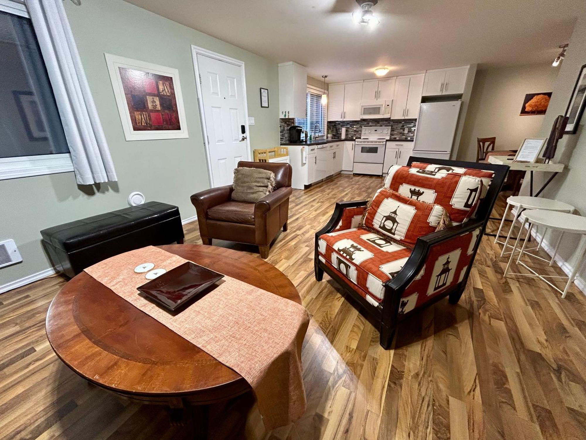 North Nanaimo Gem - Garden-View Room With Private Ensuite Exterior photo